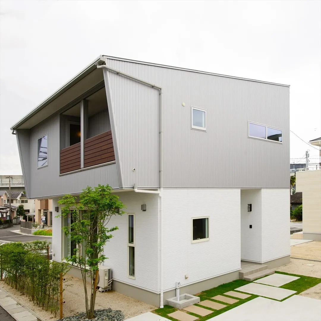 やわらかな白とグレーが彩る、印象的フォルム