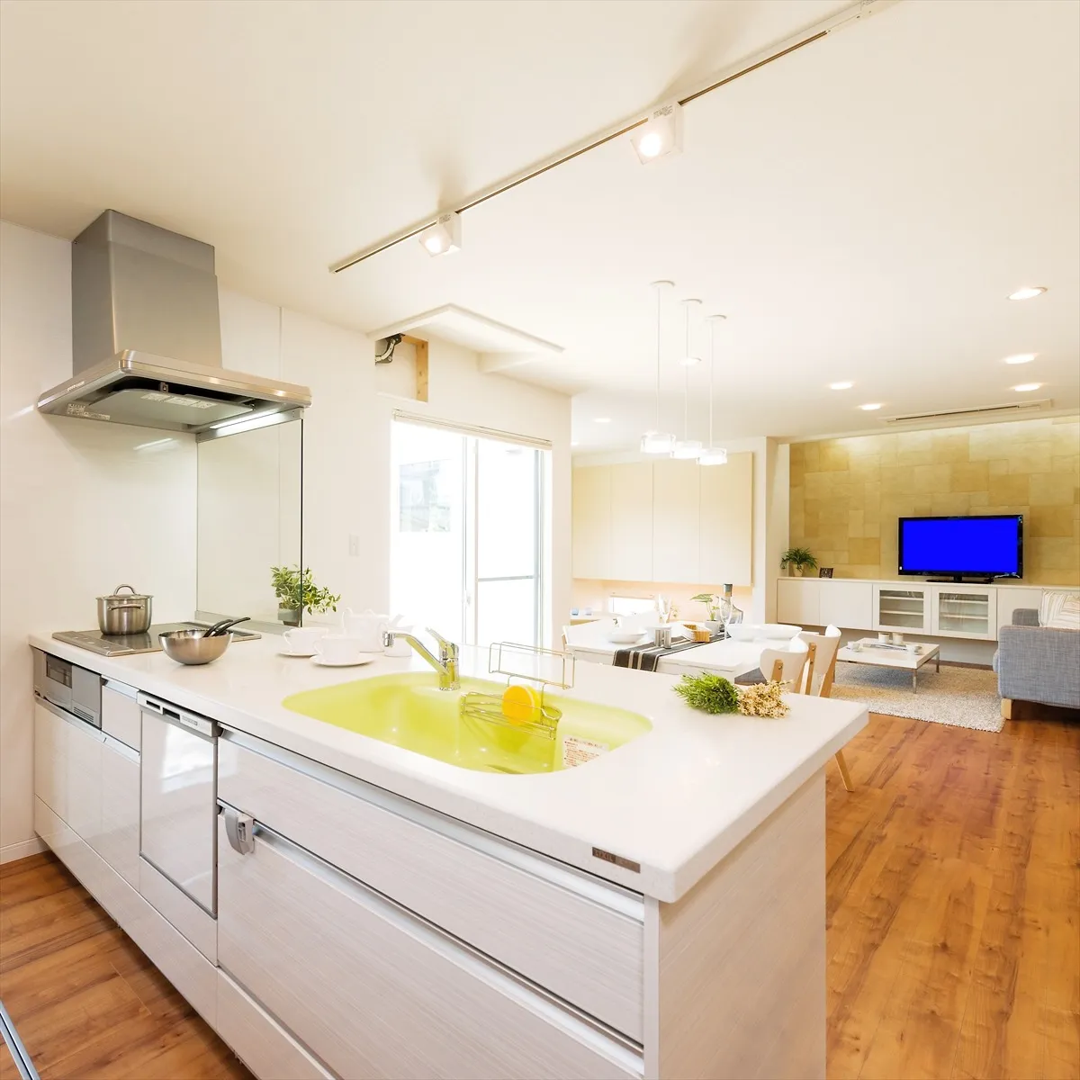 このキッチンの魅力といえば、何と言っても柱や壁に遮られずにリ...